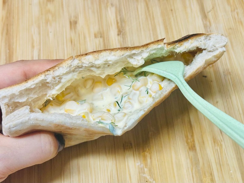 【簡単おつまみレシピ】ハーブと調味料でワンランクアップ！「マヨコーンのピタサンド」
