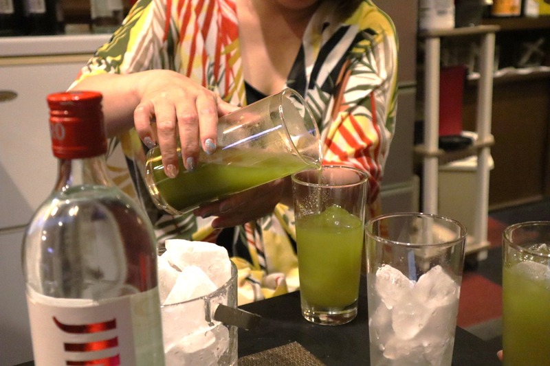 スナックママカードってなに！？焼酎に付いてきたカードきっかけで足立区“スナックデビュー”してみた