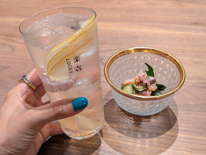 【話題の居酒屋で“極上ペアリング”体験ができる！】ミニボトルも貰える！「彩響 × 虎ノ門 楽㐂 コラボレーション企画」実施
