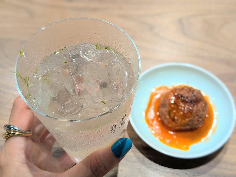 【話題の居酒屋で“極上ペアリング”体験ができる！】ミニボトルも貰える！「彩響 × 虎ノ門 楽㐂 コラボレーション企画」実施