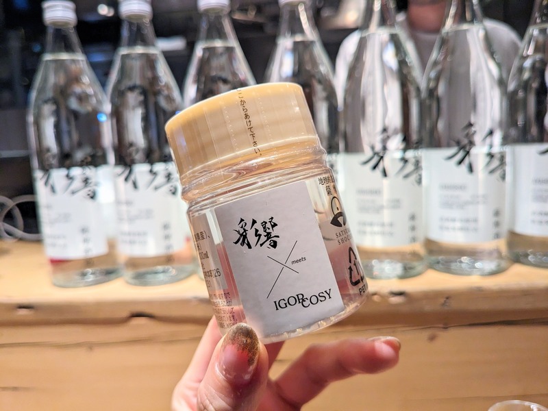 【話題の居酒屋で“極上ペアリング”体験ができる！】ミニボトルも貰える！「彩響 × 虎ノ門 楽㐂 コラボレーション企画」実施