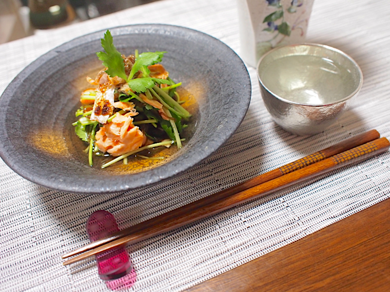 日本酒が進む！ミツバが香る和おつまみ「鮭もずく酢」