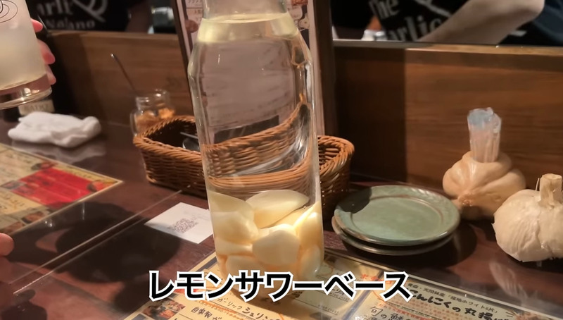 【居酒屋レポ動画】料理にもお酒にもニンニクが使われている！？中野「ニンニクバル ザ・ガーリック中野」に行ってきた