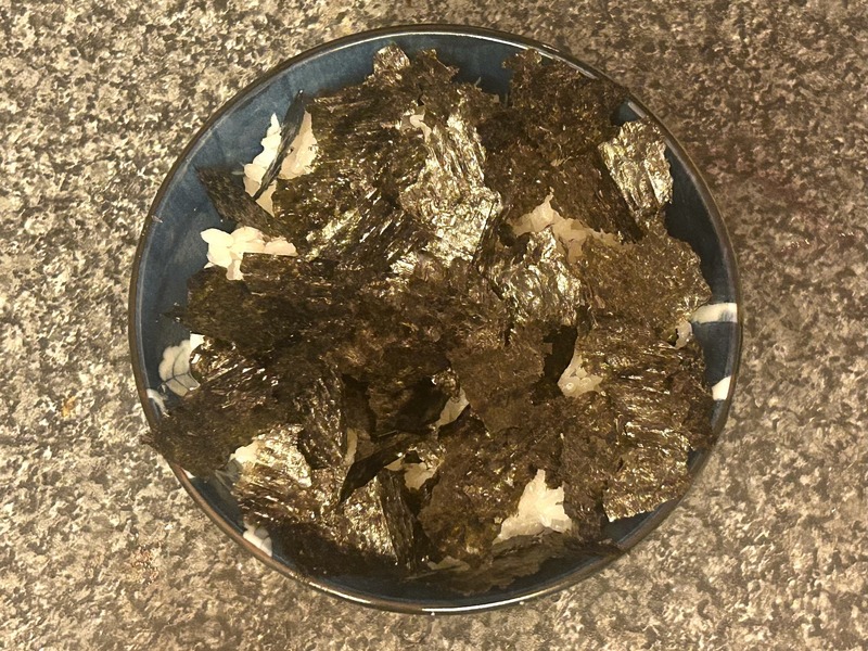 【おつまみレシピ】安くてヘルシーなのに豪華！「カニカマとアボカドのさわやか丼」