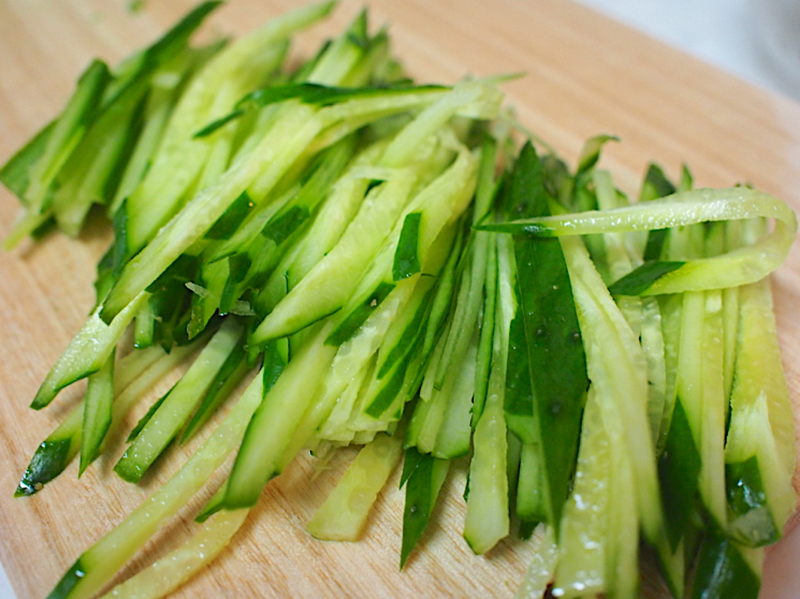 山盛り野菜で健康的！「茹で豚と野菜のピリ辛ポン酢」