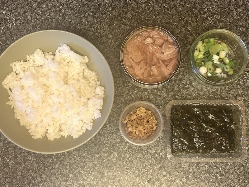 【おつまみレシピ】シメに食べたいジャンクなご飯もの！「ツナのガーリックマヨ丼」