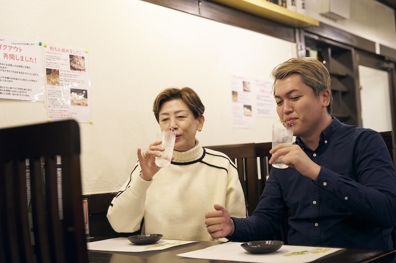 親子でお酒好き！インフルエンサーのおにぎりとオカンが松竹梅『瑞音』を飲みながら語る酒LIFE