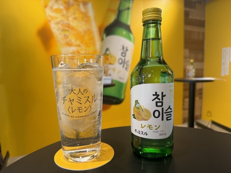 【無料で1杯体験！新橋駅で大人の“レモンサワー”を満喫できちゃう！】「チャミスル レモン」発売記念！ポップアップ「甘くない日々に。大人のレサワBAR」開催