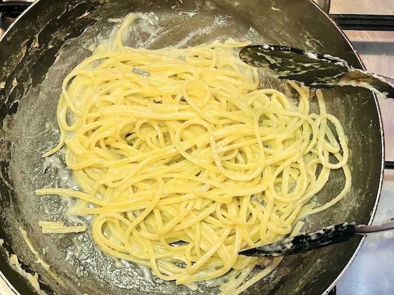 【おつまみレシピ】フライパン1つで簡単！チーズのダブル使いで深みのある味の「濃厚チーズパスタ」