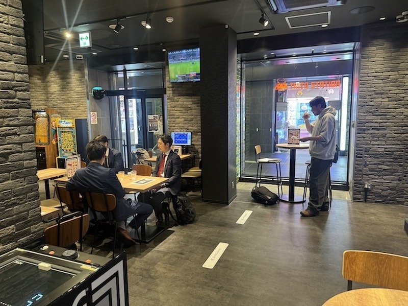 【駅直結！ビール×ゲーセンの最強施設が誕生】クラフトビールを飲みながら自由に楽しめる「EXBAR TOKYO plus 秋葉原」に行ってきた