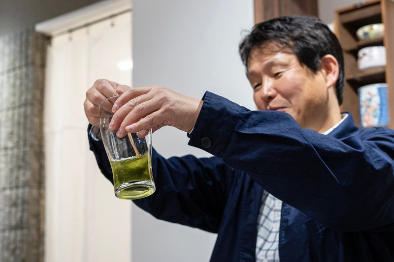 【お酒をおいしくするためのお茶「のんべえ茶師」の玄米茶ハイ！】「PRONTO」で販売