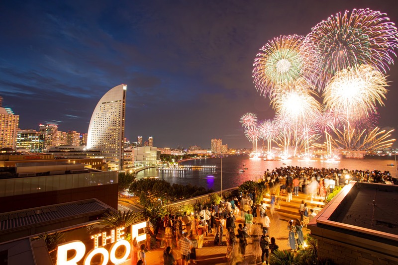 【みなとみらいの海と夜景を一望！】屋上ルーフトップテラスに期間限定バー「THE OCEAN'S BAR」オープン