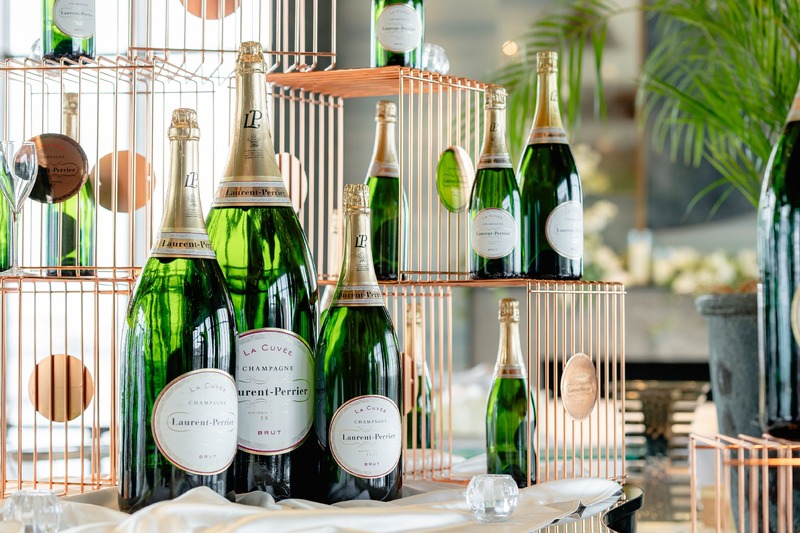 【みなとみらいの海と夜景を一望！】屋上ルーフトップテラスに期間限定バー「THE OCEAN'S BAR」オープン