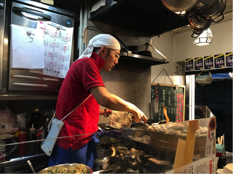 焼きたてジュースゥィはまぐりに惚れる夜「焼きはまぐりStand」（東京駅）