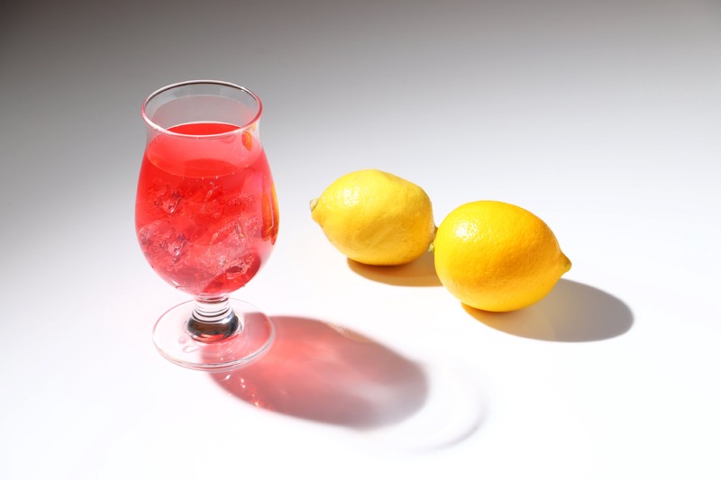 【禁断のレモンサワー】希少な梅「露茜」を使った艶やかな紅色のレモンサワーベース登場！