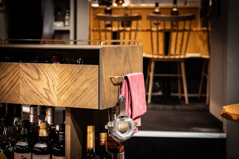 【部屋が本格的なバー空間に変わる！】「バーワゴン -Whisky Salon model-」販売