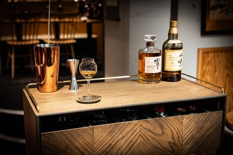 【部屋が本格的なバー空間に変わる！】「バーワゴン -Whisky Salon model-」販売