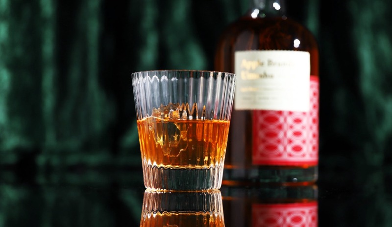【林檎ブランデー仕込みの珍しい梅酒！】「Apple Brandy Umeshu -アカシア樽熟成-」販売
