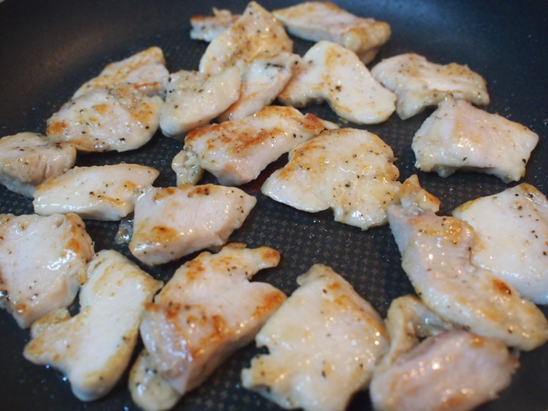 食欲そそる！止まらないチーズとろ～り「鶏ムネ肉のトマチーズ」