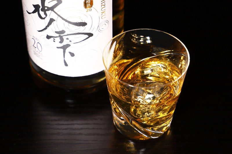 【オーク樽などで計20年の熟成を重ねた芋焼酎！】「永ノ雫 -Einoshizuku- 20年」抽選販売