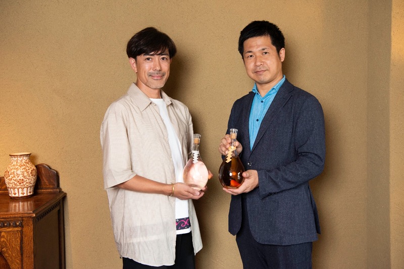大越基裕氏（左）とナオライ代表取締役 三宅紘一郎氏（右）