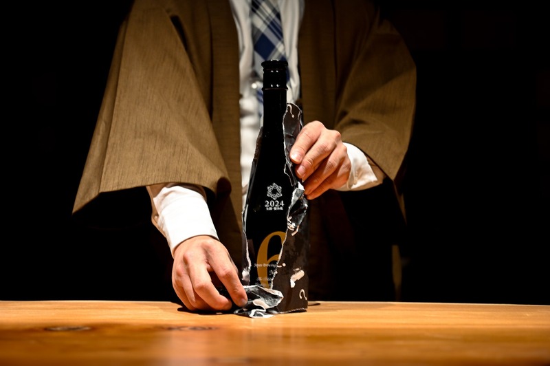 【仮面酒盃会（かめんしゅとうかい）開催！】日本酒に仮面を被せるブラインドテイスティングイベント