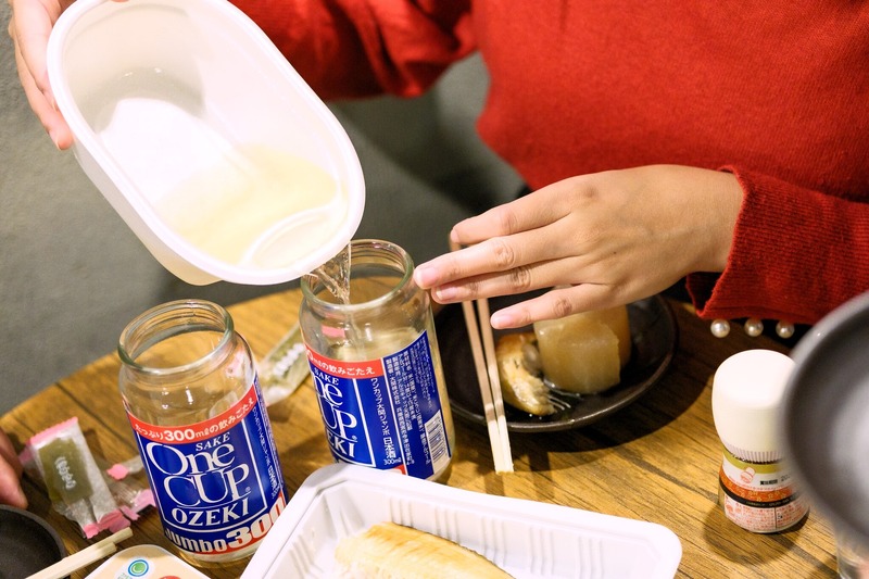 【読者参加型企画】お酒好きが「茎わかめ」と合わせる最強のコンビニせんべろセット作ってみた