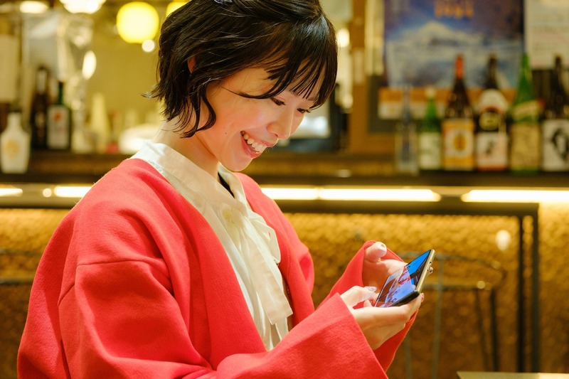 東京で九州の離島を旅する。インフルエンサー・りおレモンが体験する、新感覚のはしご酒とメタバース「しまのみ」の魅力