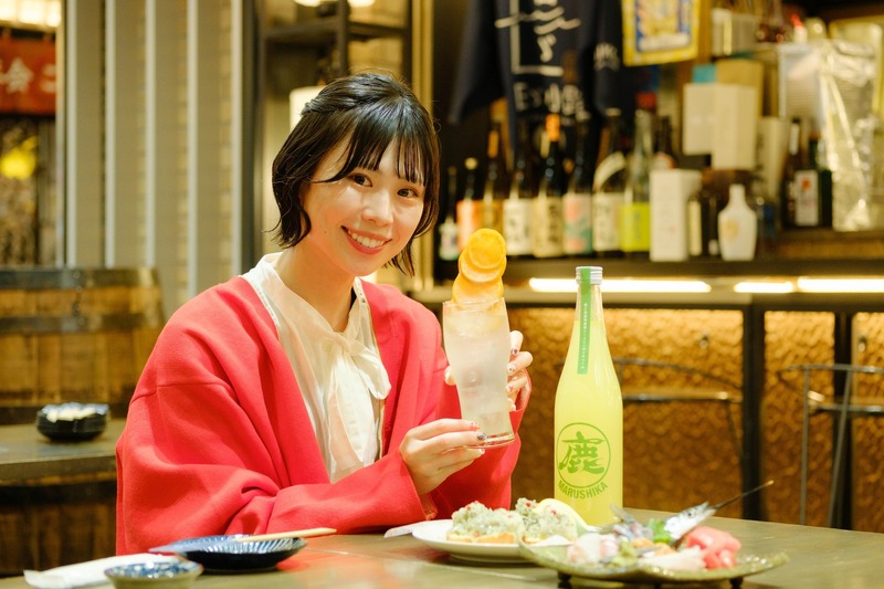 東京で九州の離島を旅する。インフルエンサー・りおレモンが体験する、新感覚のはしご酒とメタバース「しまのみ」の魅力