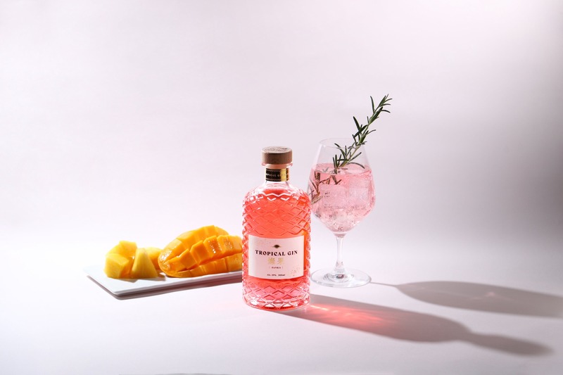 【7種の天然由来ボタニカル使用！】トロピカルなクラフトジン「TROPICAL GIN 燦果 -sanka-」販売開始