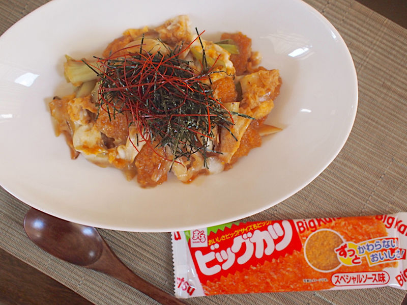 まるで本物のカツ丼！懐かしの駄菓子が大変身！「ビッグカツ丼」