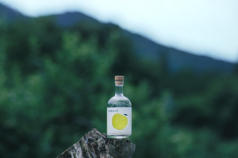 【長野の「初摘みりんご」の青く爽やかなクラフトジン！】「tekaro GIN First Harvest」先行販売