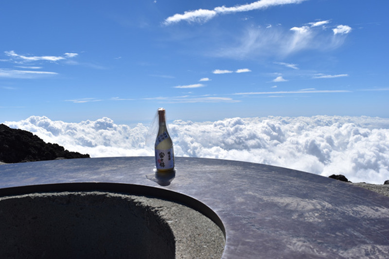富士山頂×駿河湾海底で熟成された純米酒が200セット限定で販売開始
