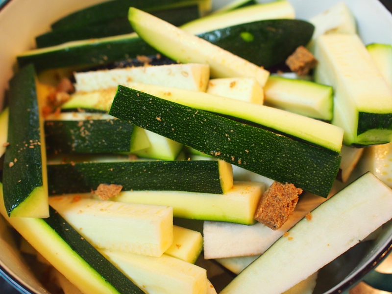 お鍋に次々入れていくだけ！ウマ過ぎる「夏野菜のあっさり煮」