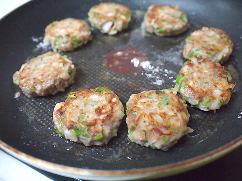 シャキシャキ食感が癖になる！「ピーマン肉だんご」