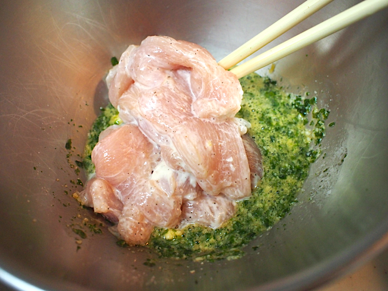 香りがそそる！青のり衣のしっとり胸肉「磯辺風ピカタ」