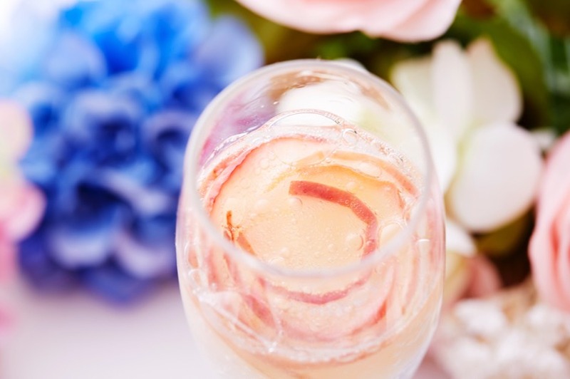 梅酒の中に咲くフルーツの花を楽しめる「花咲く梅酒スパークリング」が2週間限定開催！