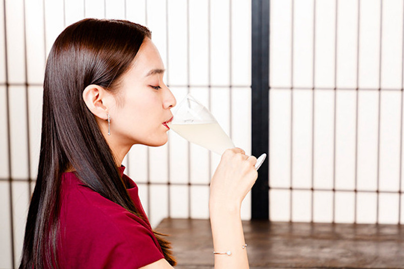 ボトルの中に雪が舞う？スパークリング日本酒「白那-HAKUNA-」数量限定で新登場！