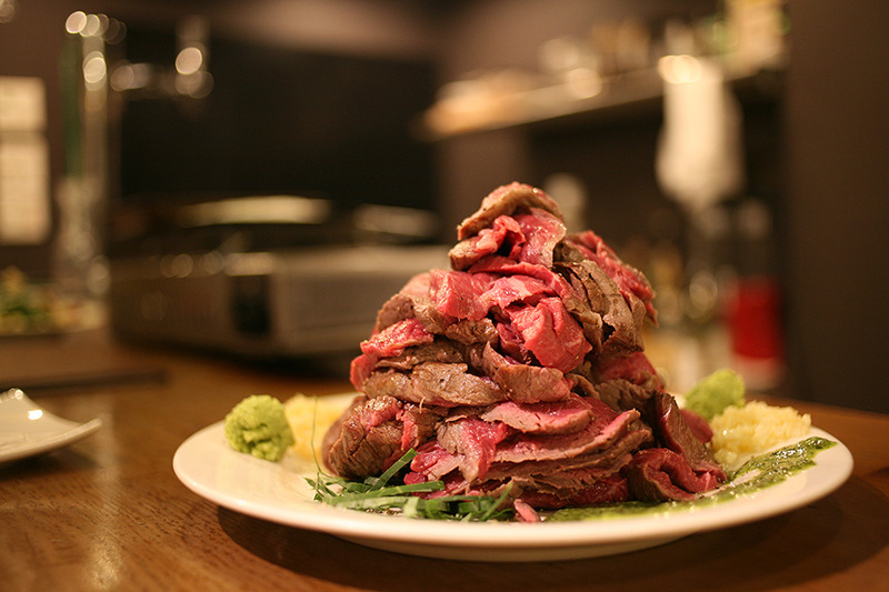 新富町でヒマラヤに登ろう！エベレスト級　「肉」の絶壁！ (新富町・築地)