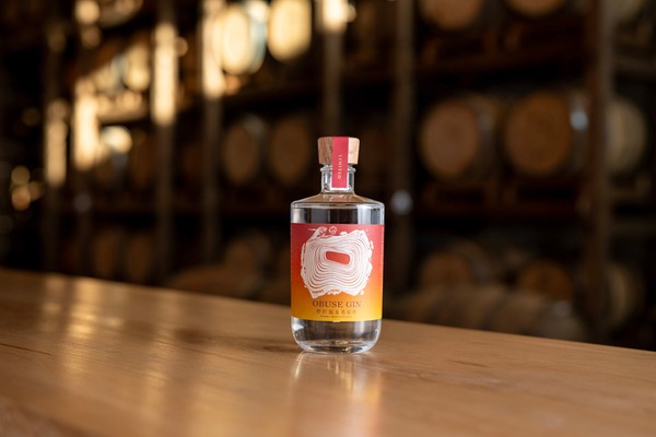 【北斎の「龍」を纏った特別なボトル！】北斎の町と長野の秋を連想させる「OBUSE GIN」が先行限定販売 画像