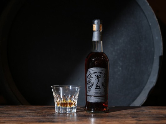 【奇跡の一樽！】シングルモルトウイスキー「SINGLE CASK STRENGTH JAPANESE WHISKY 御岳 No.18」発売 画像