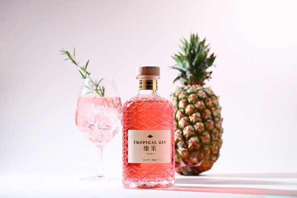 【7種の天然由来ボタニカル使用！】トロピカルなクラフトジン「TROPICAL GIN 燦果 -sanka-」販売開始 画像
