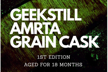 【ウイスキー × ジンのクロスオーバー！】樽熟成ジン「AMRTA CASK AGED GIN GRAIN CASK 1st」390本限定で発売 画像