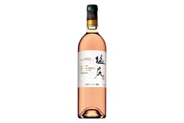 食事にも合う！「ＳＵＮＴＯＲＹ ＦＲＯＭ ＦＡＲＭ 塩尻メルロ ロゼ ２０２２」新発売！ 画像