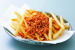 【お酒に合うこと間違いなし！】居酒屋・計236店で「ベビースターラーメンポテト」が期間限定登場 画像