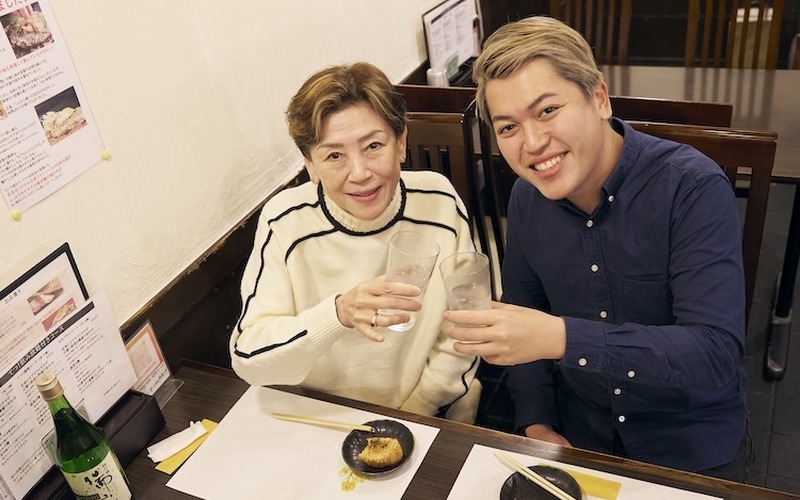 親子でお酒好き！インフルエンサーのおにぎりとオカンが松竹梅『瑞音』を飲みながら語る酒LIFE 画像