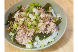 【おつまみレシピ】シメに食べたいジャンクなご飯もの！「ツナのガーリックマヨ丼」 画像