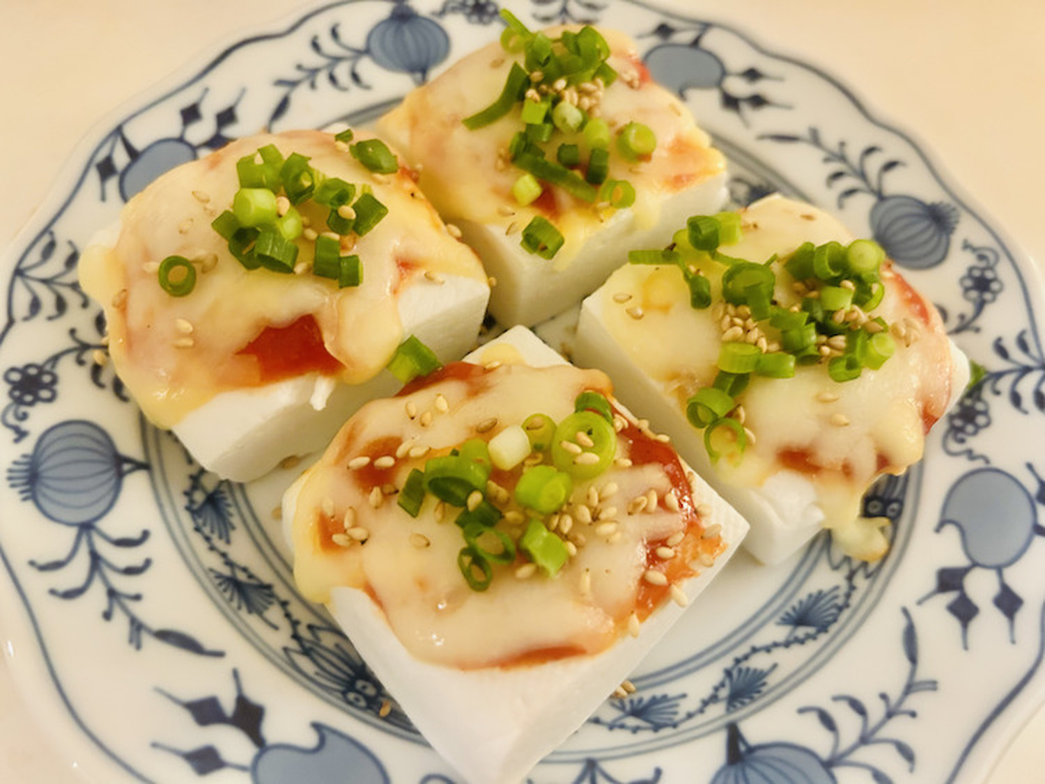 【レシピ】決め手はチリソース！「はんぺんの甘辛チーズ焼き」