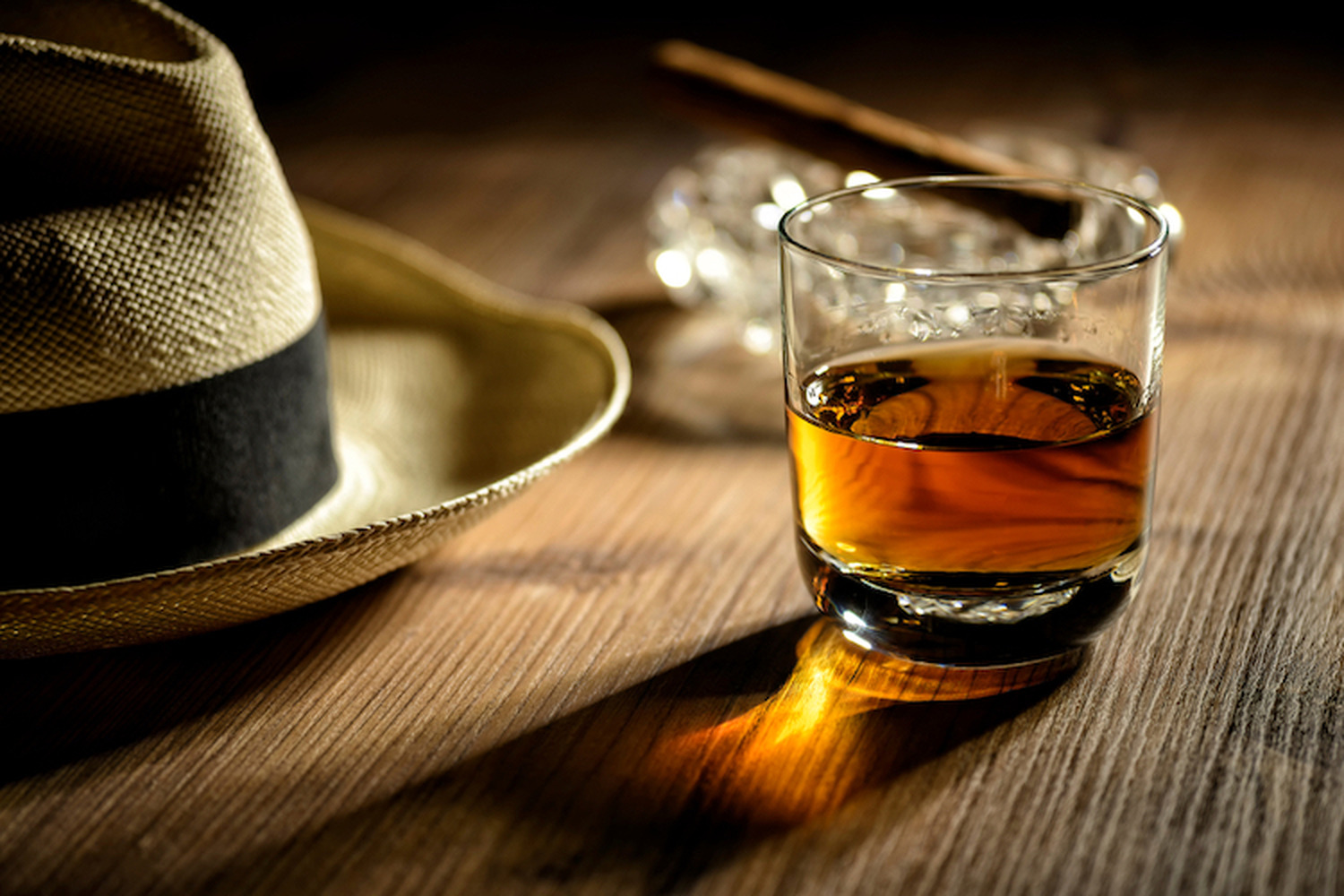 Glas,Of,Rum,,Cigar,And,A,Panama,Hat,In,A