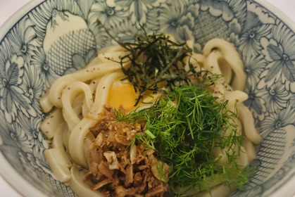 【レシピ】シメにぴったり！「釜玉ハーブうどん」